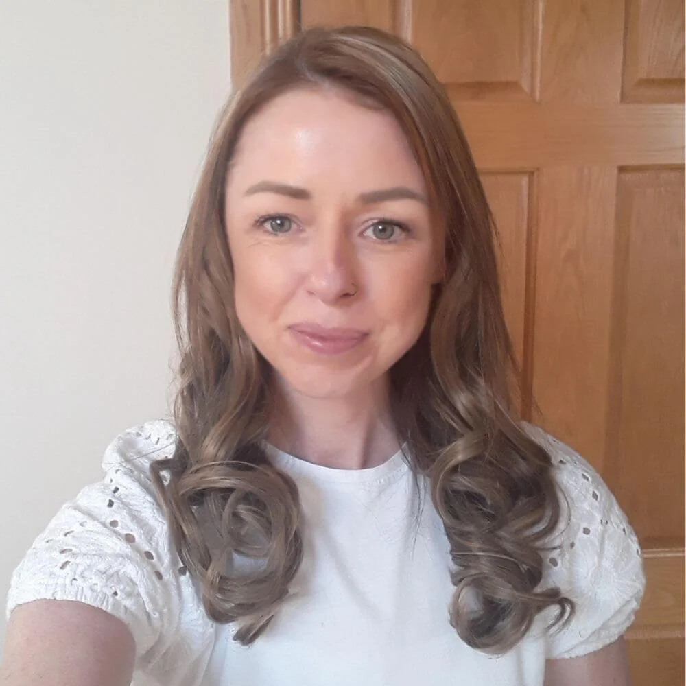 Stranded 16" One Piece Curly Clip-in Hair Extension - Colour #10/12 Pansy - Image 3